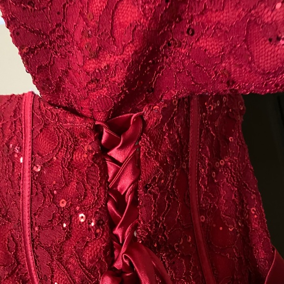 Red strapless dress - Picture 6 of 6